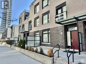 Building Photo - 4070 Parkside Village Dr