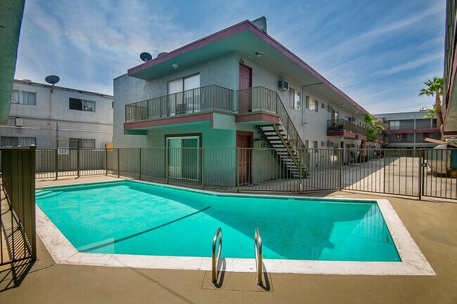 Foto del edificio - 8140 Langdon Ave