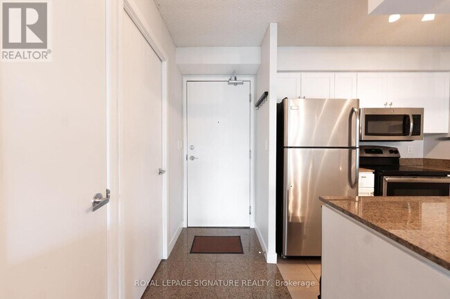 Building Photo - 81 Navy Wharf Ct