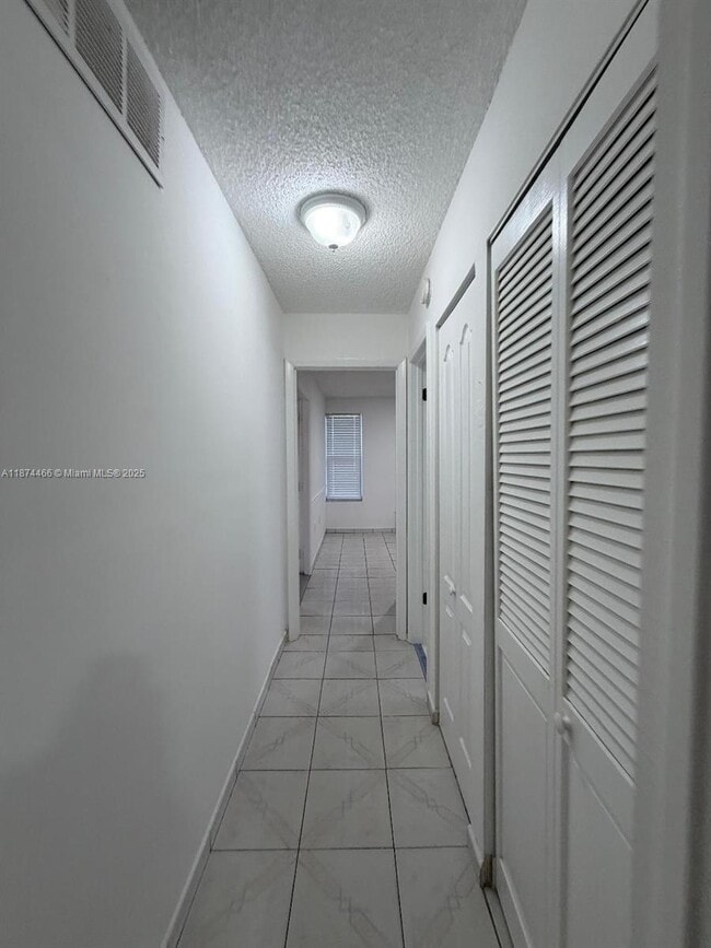 Foto del edificio - 6538 W 2nd Ct