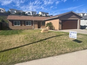 Building Photo - 9920 Medina Dr