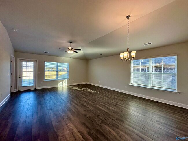Foto del edificio - 211 Gwinnett Dr