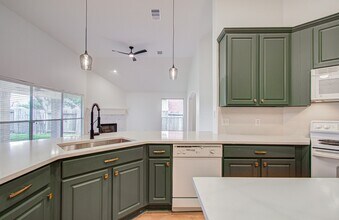 Building Photo - 2311 Meadow Briar Dr