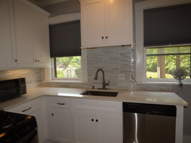 Building Photo - 1495 Faxon Ave
