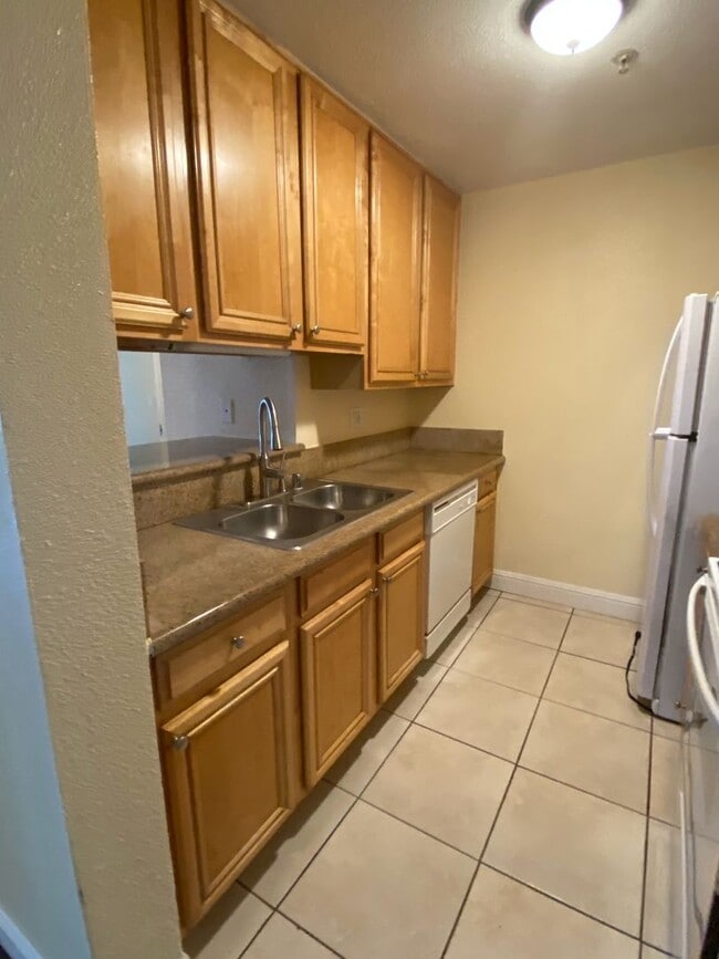 Building Photo - Charming 2 bedroom 2 bathroom in City Heig...