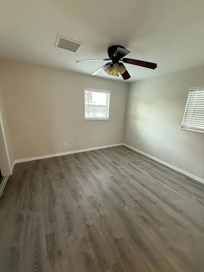 Foto del edificio - 201 48th Ave N