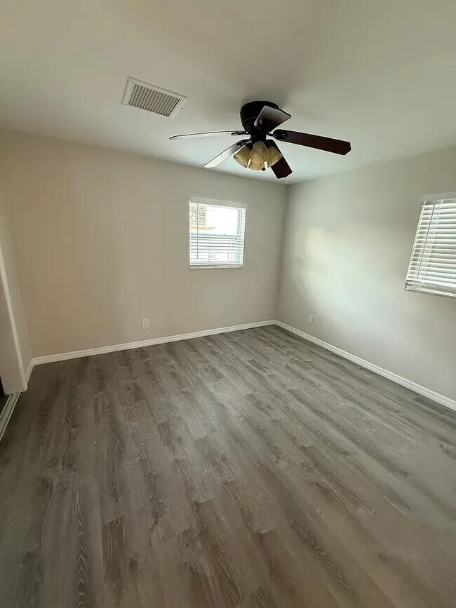 Building Photo - 201 48th Ave N