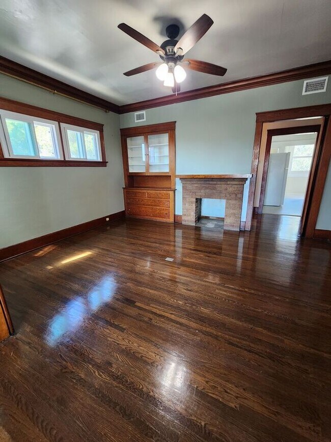Foto del edificio - 1/2 off 1st Months RENT!! Victorian Gem in Golden Hill with garage! Flex Space!!