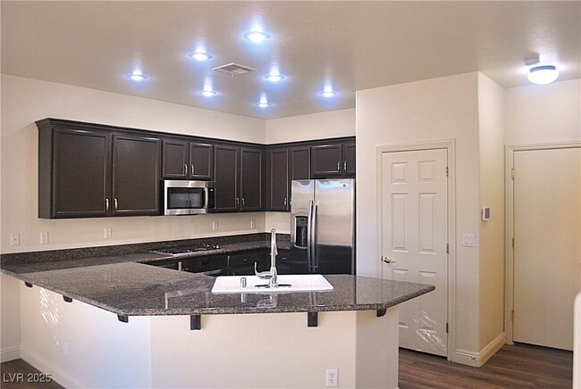 Building Photo - 10031 Cranbrook Falls Ct