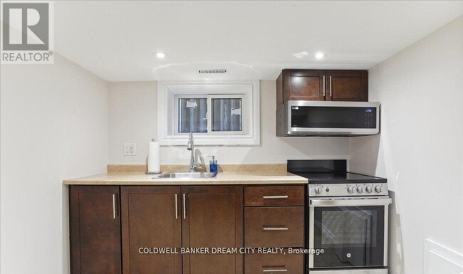 Building Photo - 464 Maybank Ave