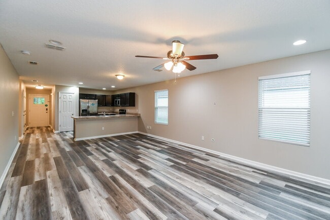 Foto del edificio - 1217 Sarahs Landing Dr