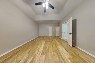 Building Photo - 6 E Summer Storm Cir