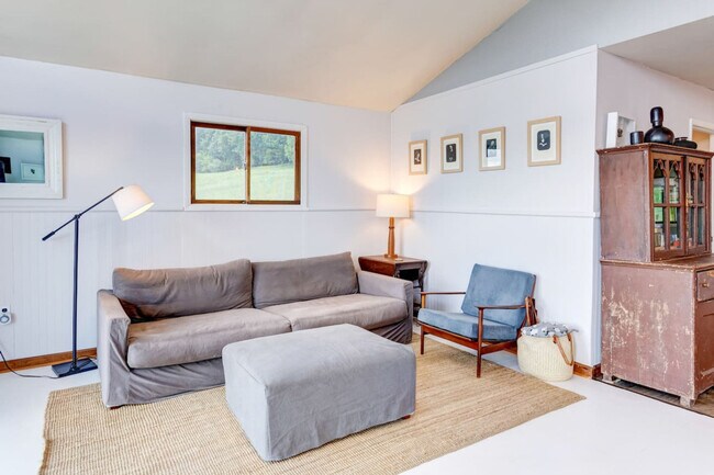 Foto del edificio - 3924 Hamden Hill Rd