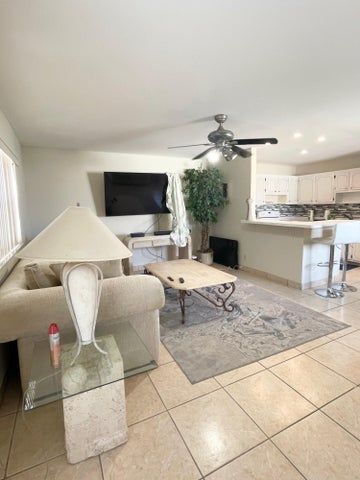 Foto principal - 419 Brittany Dr