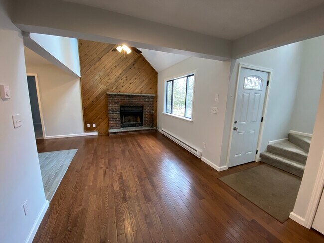 Building Photo - 7173 Robinwood Dr