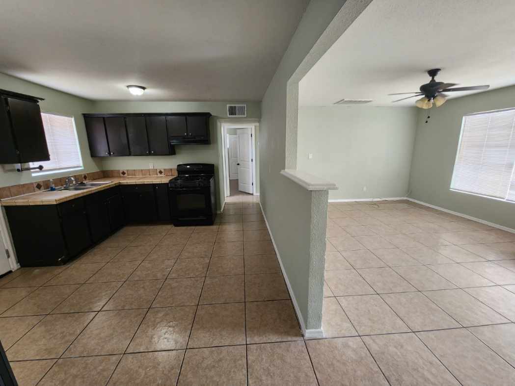Foto principal - 7031 S 5th Ave