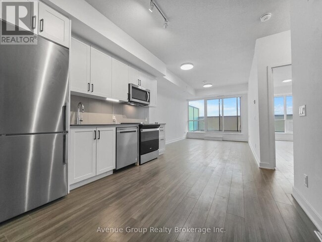 Photo du bâtiment - 681 Yonge St