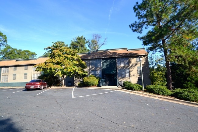 Building Photo - Woodcliff Apartments