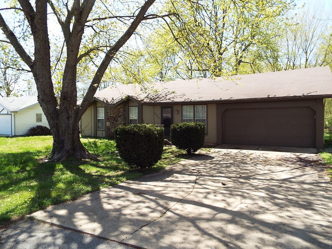 3 Bedroom 2 Bathroom home in Kickapoo Scho... House Rental in Springfield, MO