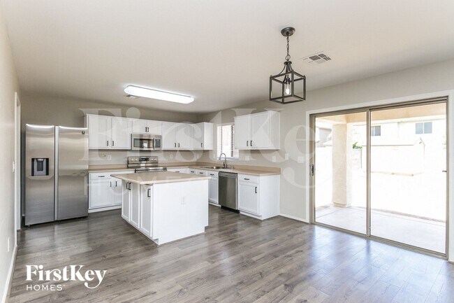 Building Photo - 1168 W Desert Basin Dr