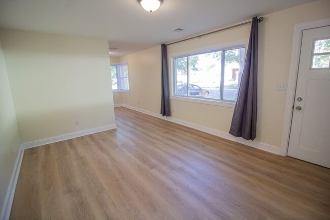 Building Photo - South Colonie Schools 3BR 1BA