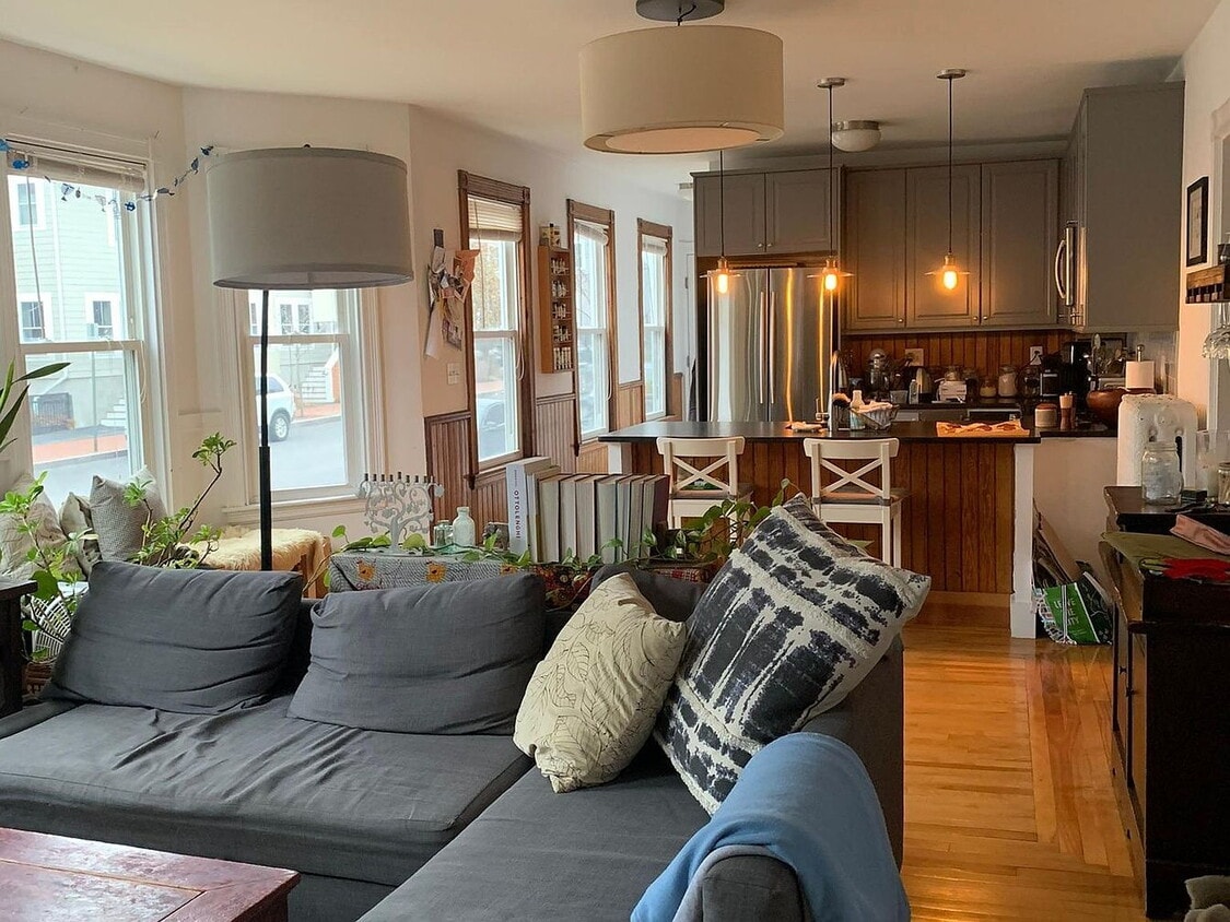 "Charming 3-Bed, 2-Bath Gem in Portland's Heart – Spacious 1350 Sq Ft Living!" - "Charming 3-Bed, 2-Bath Gem in Portland's Heart – Spacious 1350 Sq Ft Living!"