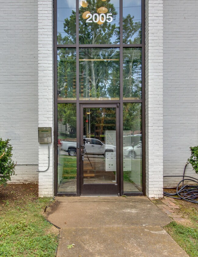 Foto del edificio - 2005 Capers Ave