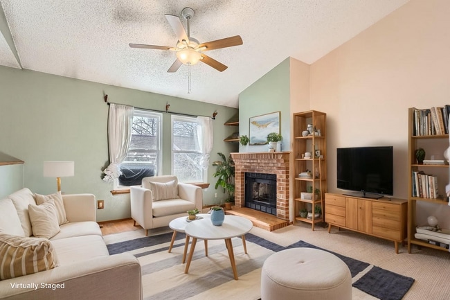 Building Photo - Spacious 2-Bed Townhome with Private Yard & 2-Car Garage in Aurora