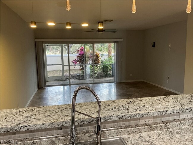 Foto del edificio - 8667 Athena Ct