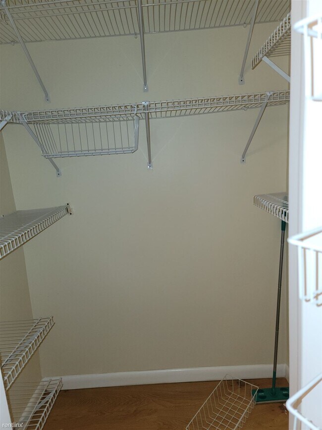 Building Photo - 1 br, 1 bath Condo - 31 Farnham B