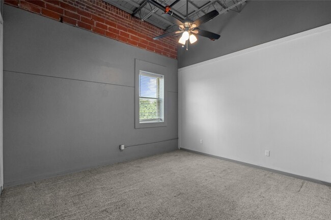 Building Photo - 612 W Texas Ave