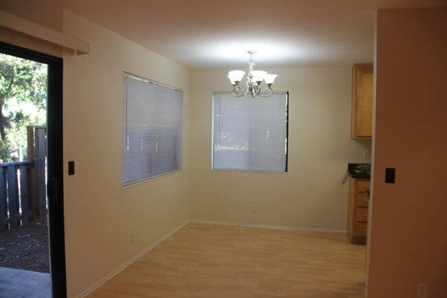 Foto del edificio - Ground Floor 1 bedroom 1 bath Condo in Benicia Highlands