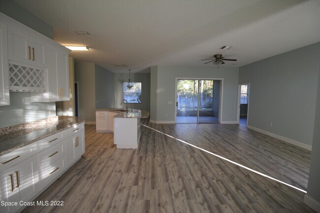 Foto del edificio - 817 Potomac Dr