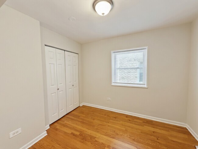 Foto del edificio - 6535 N Mozart St