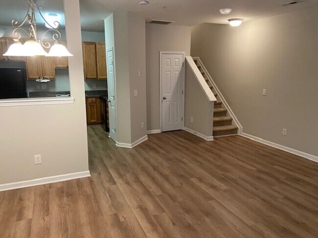 Building Photo - Water Included!  Nice and Spacious 3 Bedro...