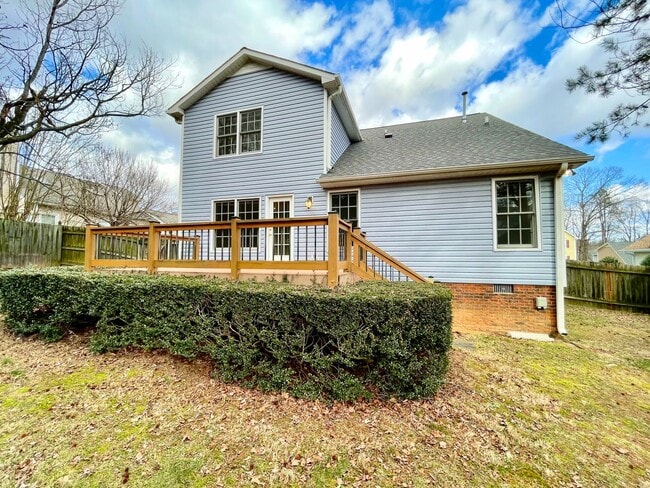 Building Photo - 3 Bed 2.5 Bath Beautiful Home Located North West Greensboro!