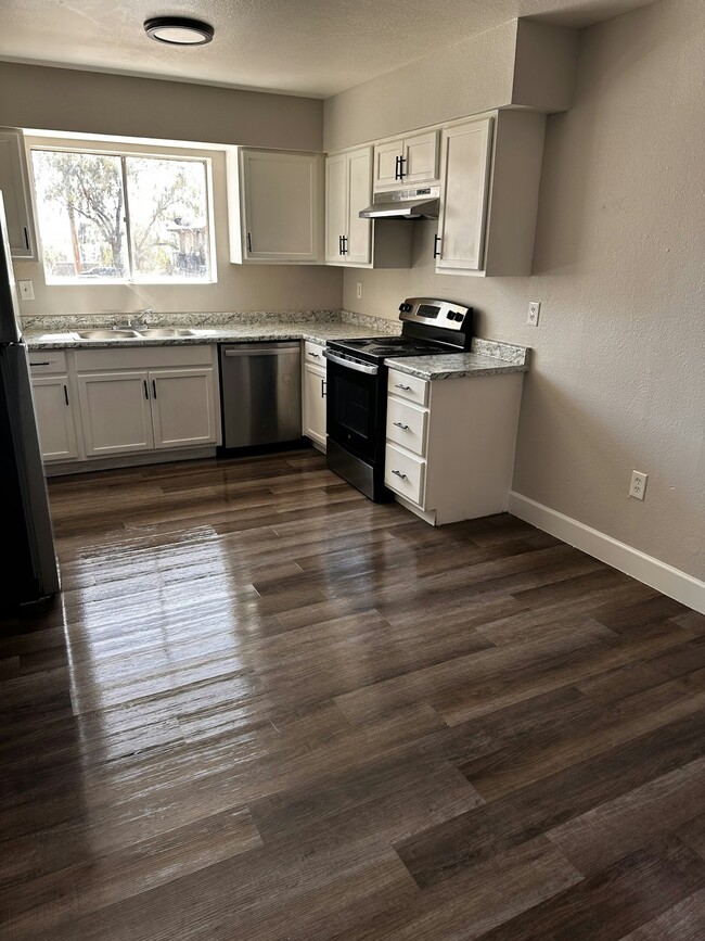 Photo - 3136 E Cicero St Apartment