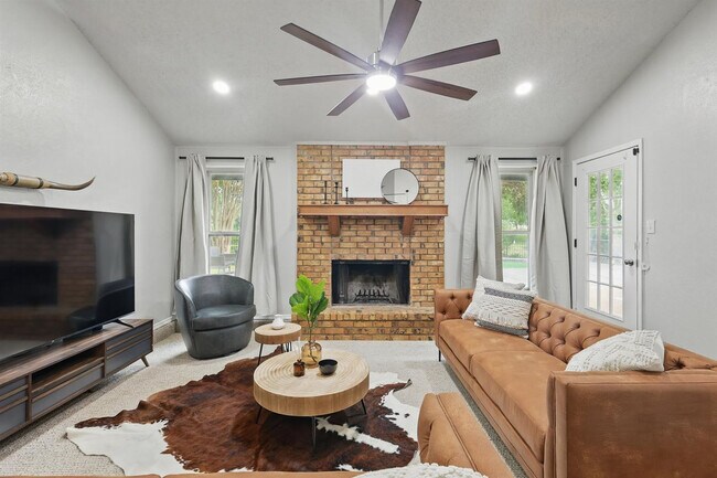 Building Photo - 5830 Jester Dr