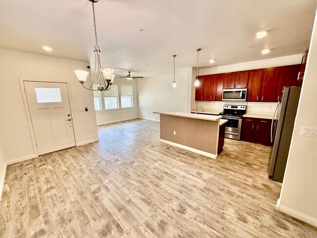 Building Photo - 3BD/2.5BA/Townhome with Private Patio and ...