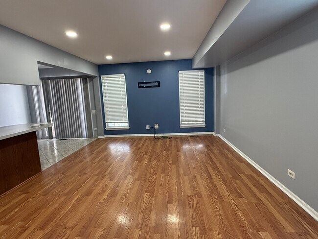 Building Photo - 210 Shadybrook Ln