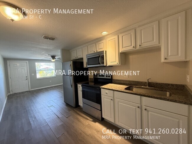 Foto del edificio - 350 N Elm St