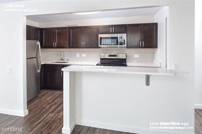 Foto del edificio - 2 br, 2 bath Apartment - 556 W Madison St