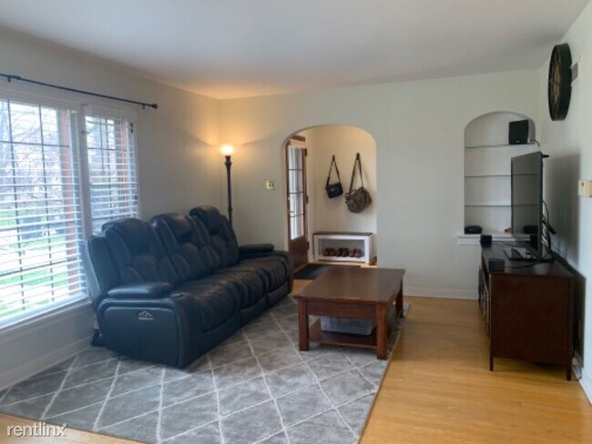 Building Photo - 2 br, 1 bath Apartment - 2116 N. 86th St