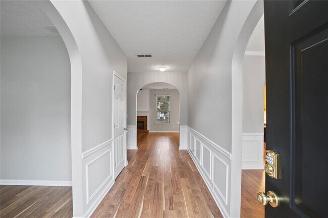 Foto del edificio - 2643 Whispering Pines Dr SW