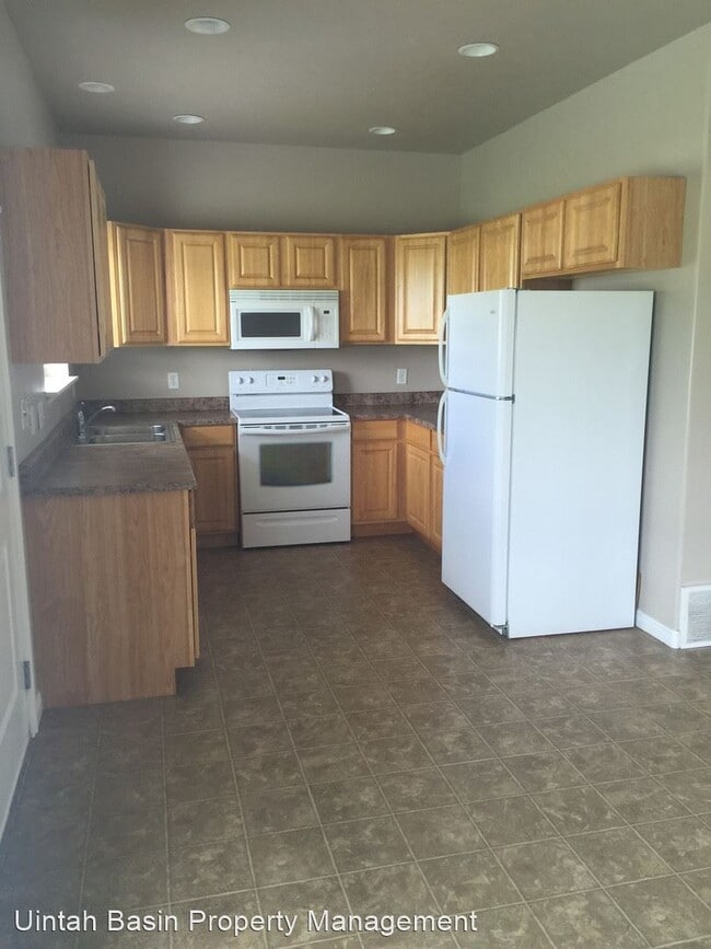 Building Photo - 1657 W 300 S