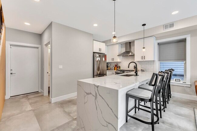 Building Photo - 197 Griffith St