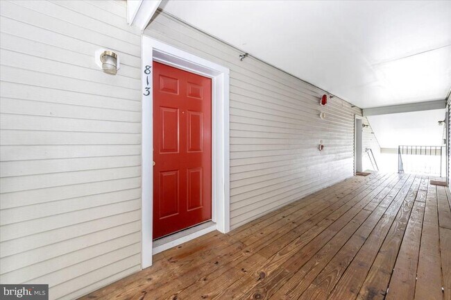 Building Photo - 6330 Bayberry Ct