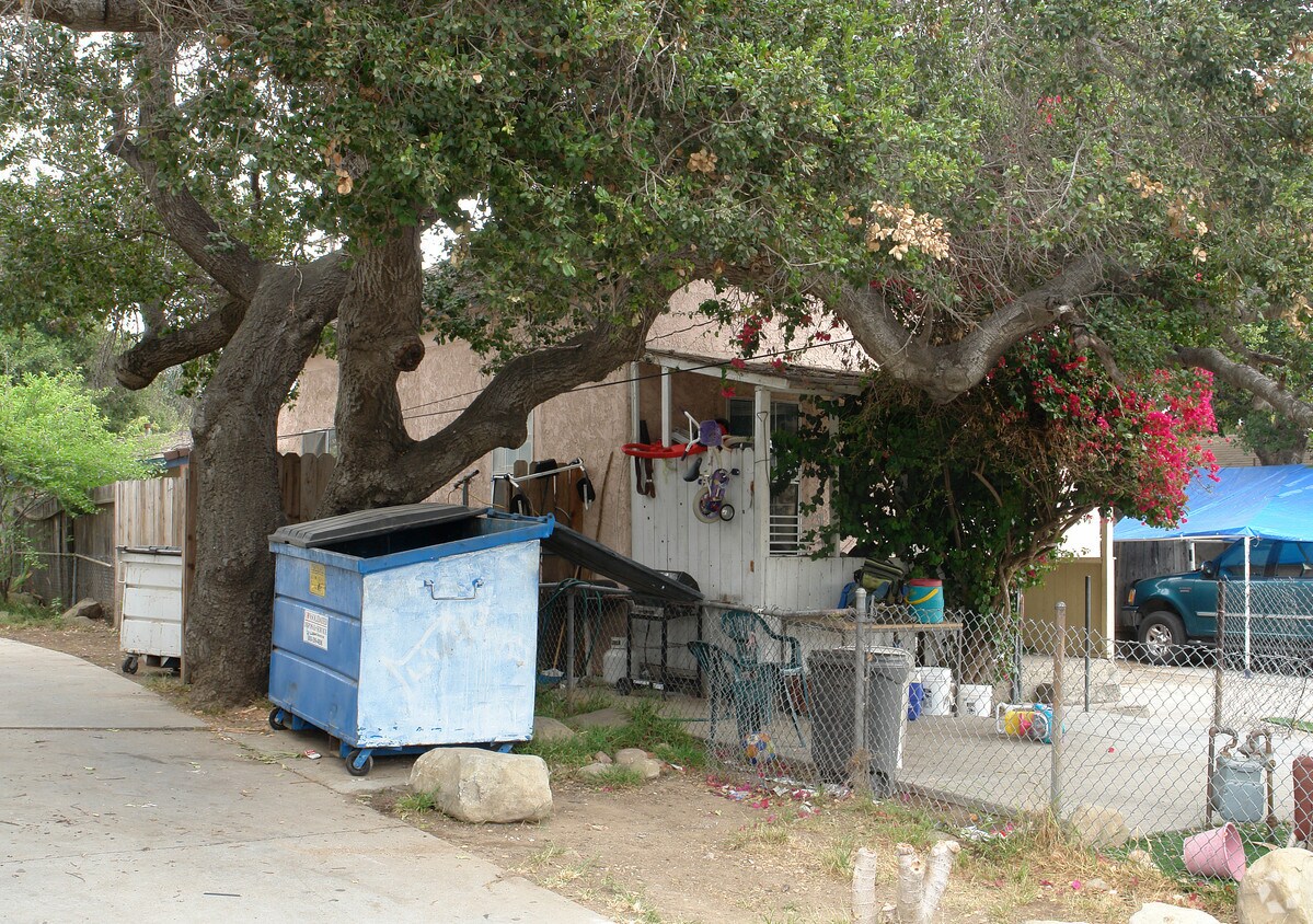 Building Photo - 531 Sycamore St