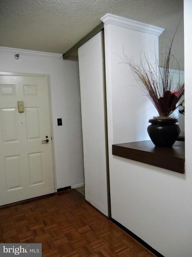 Primary Photo - 15101 Interlachen Dr