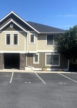 Building Photo - 230 E Farnham Ave